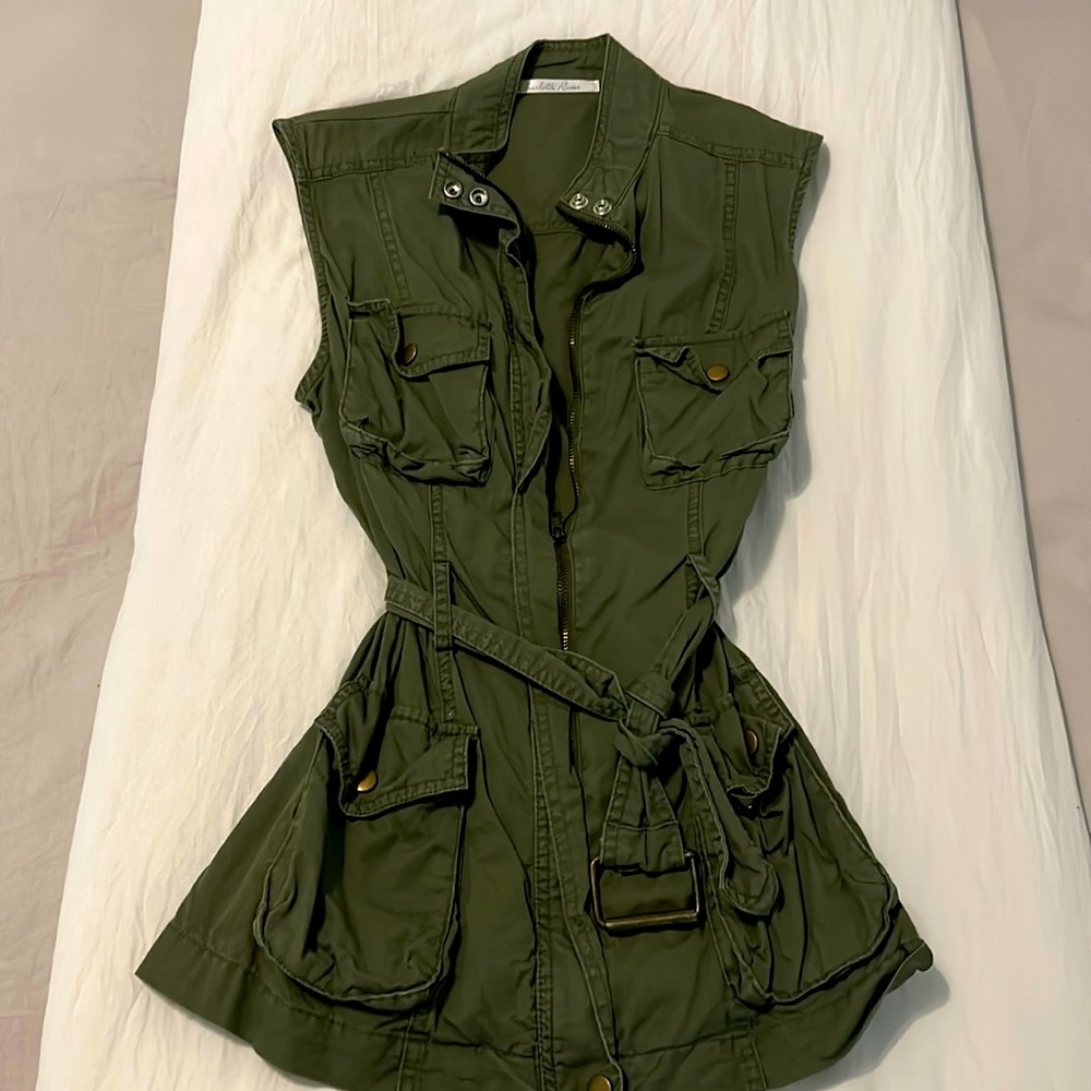 Zip up vest with belt
